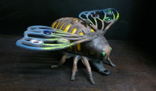 Cast Iron Bee - Click Image to Close