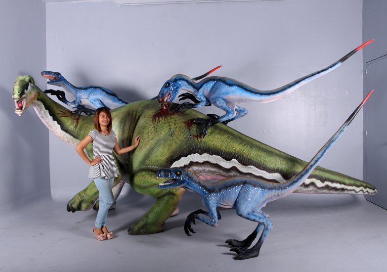Tentosaurus Under Attack - Click Image to Close