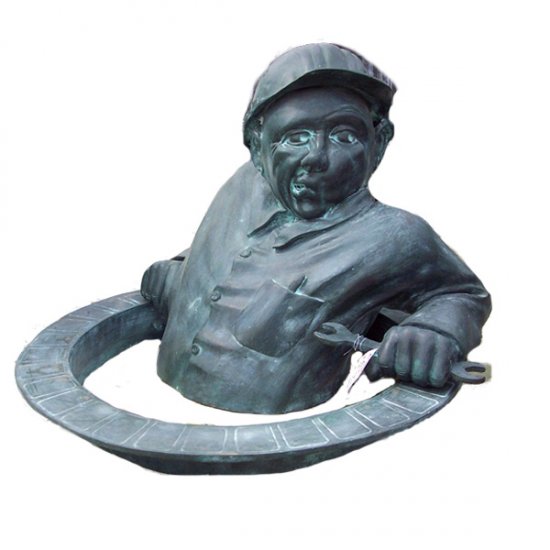 Bronze " Utility worker in a Man-hole " - Click Image to Close