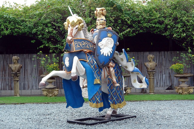Blue Knight on Horse 8.5 ft. - Click Image to Close